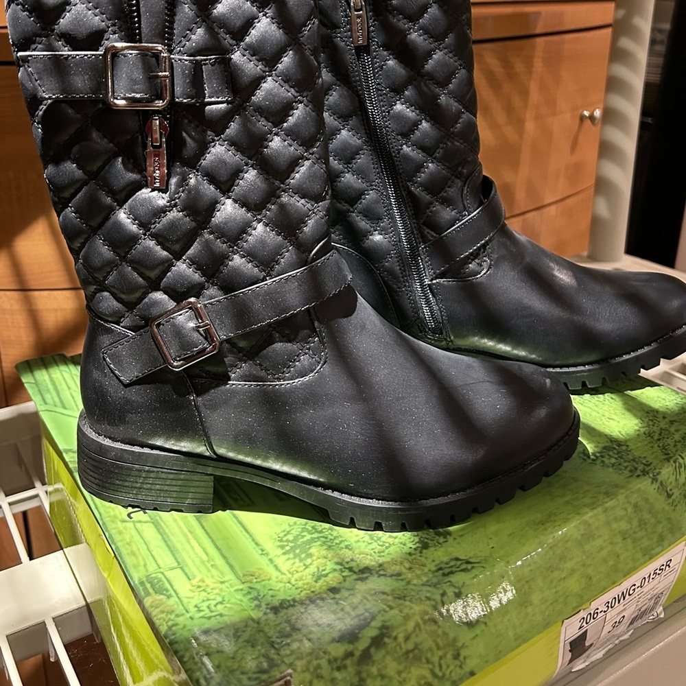 Elegant Quilted Black Winter Boots